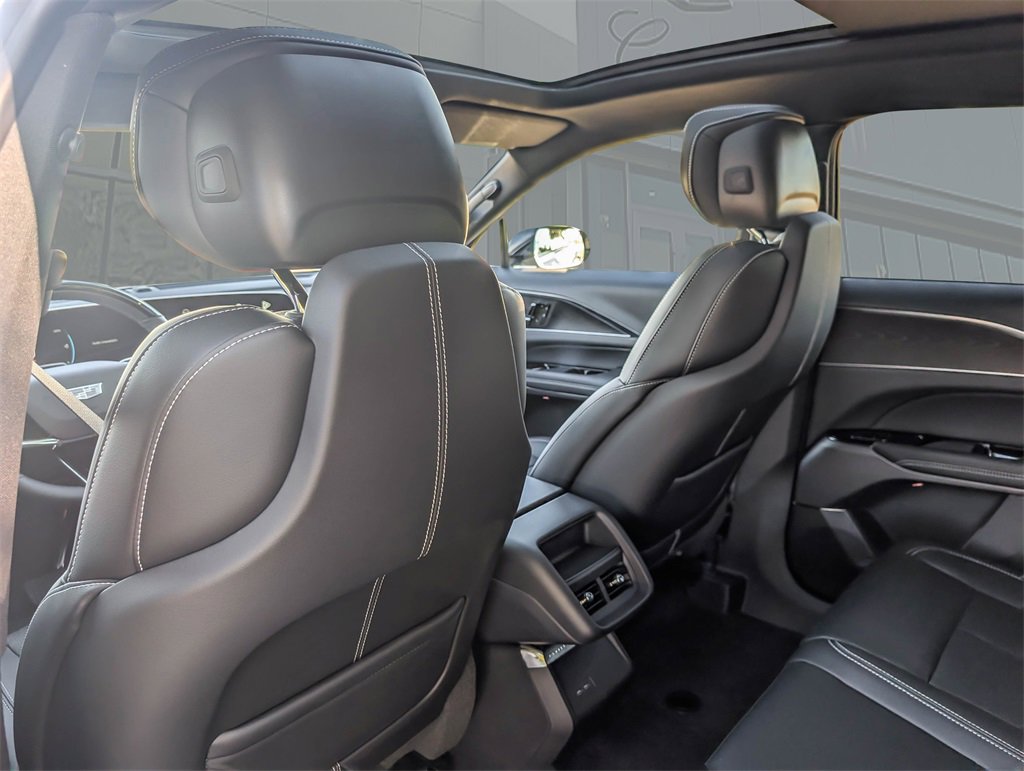 2026 Cadillac Lyriq Luxury photo 16