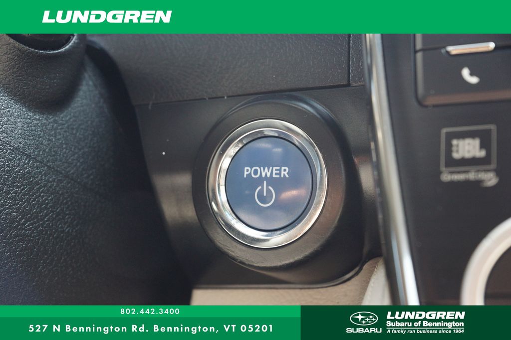 2013 Toyota Camry Hybrid LE photo 26