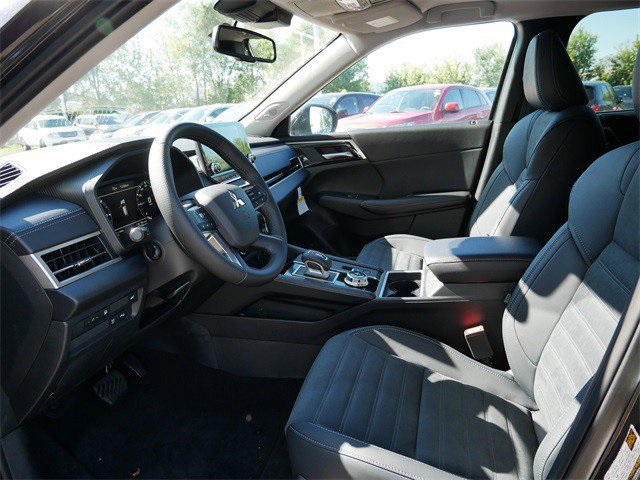 2025 Mitsubishi Outlander PHEV SE photo 4