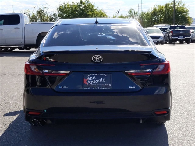2025 Toyota Camry SE photo 7