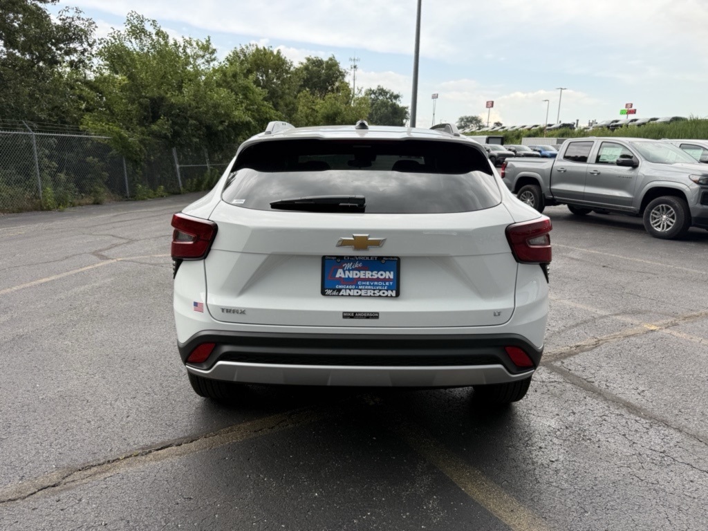 2025 Chevrolet Trax LT photo 16