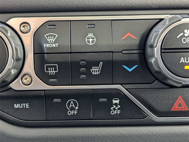 2024 Jeep Wrangler Sahara photo 28