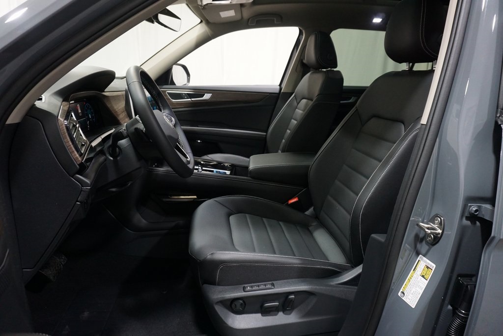 2025 Volkswagen Atlas SEL photo 12