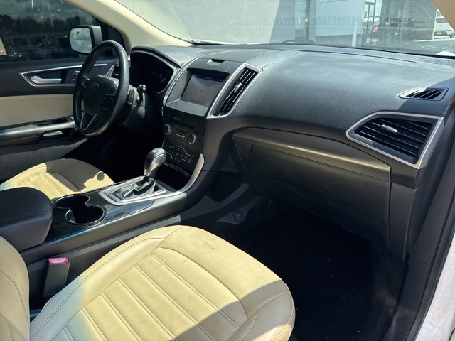 2017 Ford Edge SEL photo 16