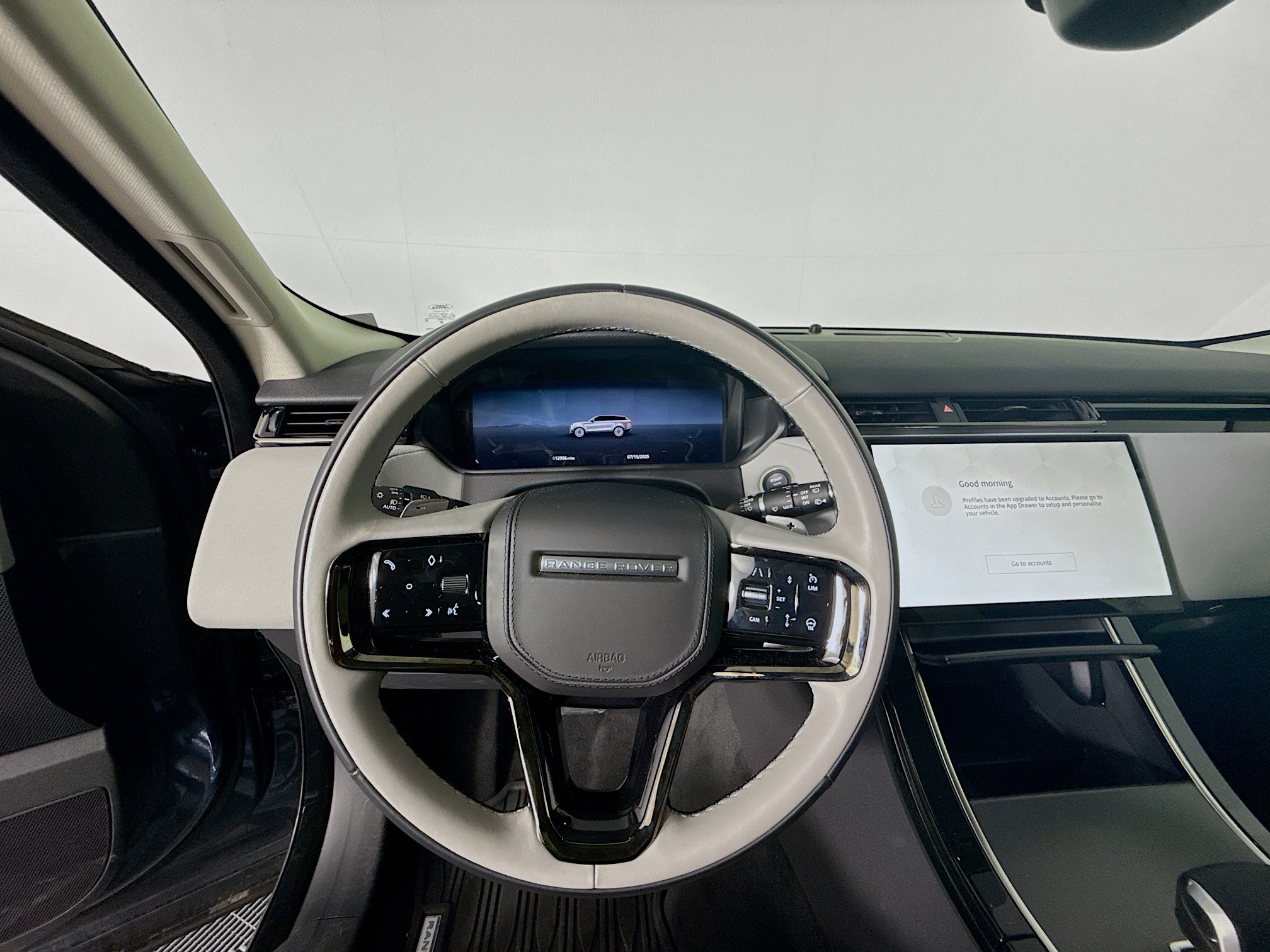 2025 Land Rover Range Rover Velar SE photo 13