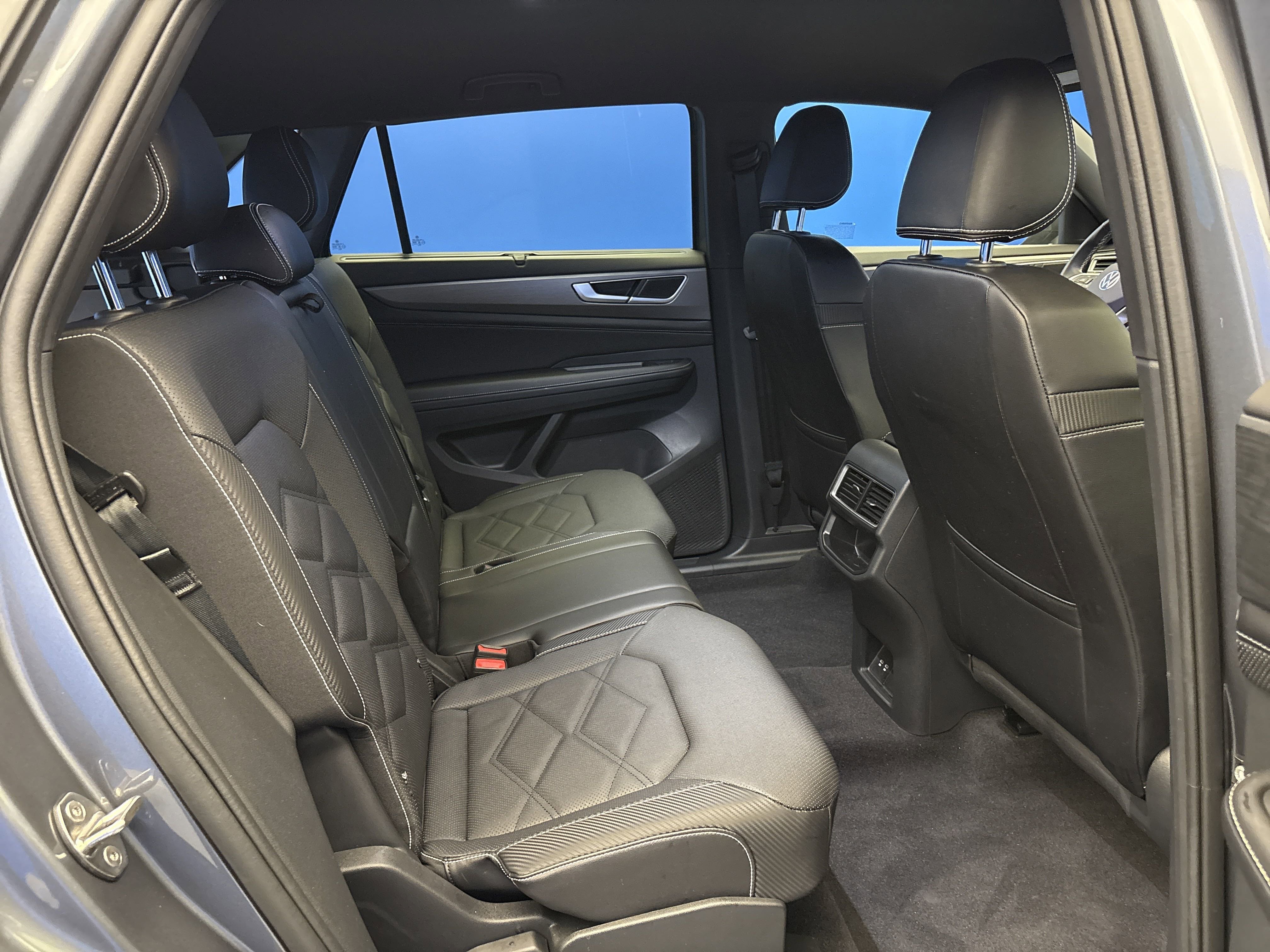 2024 Volkswagen Atlas Cross Sport SE Technology photo 19