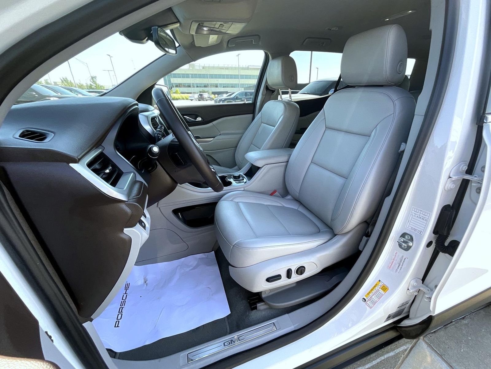 2023 Gmc Acadia SLT photo 9