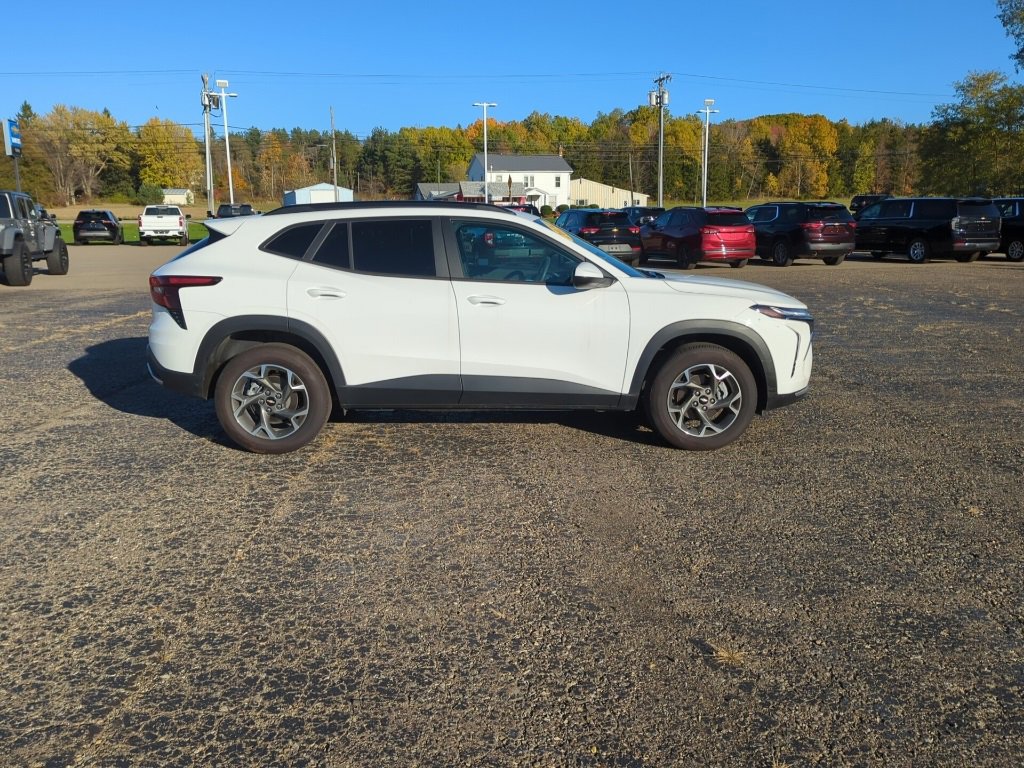 2024 Chevrolet Trax LT photo 4