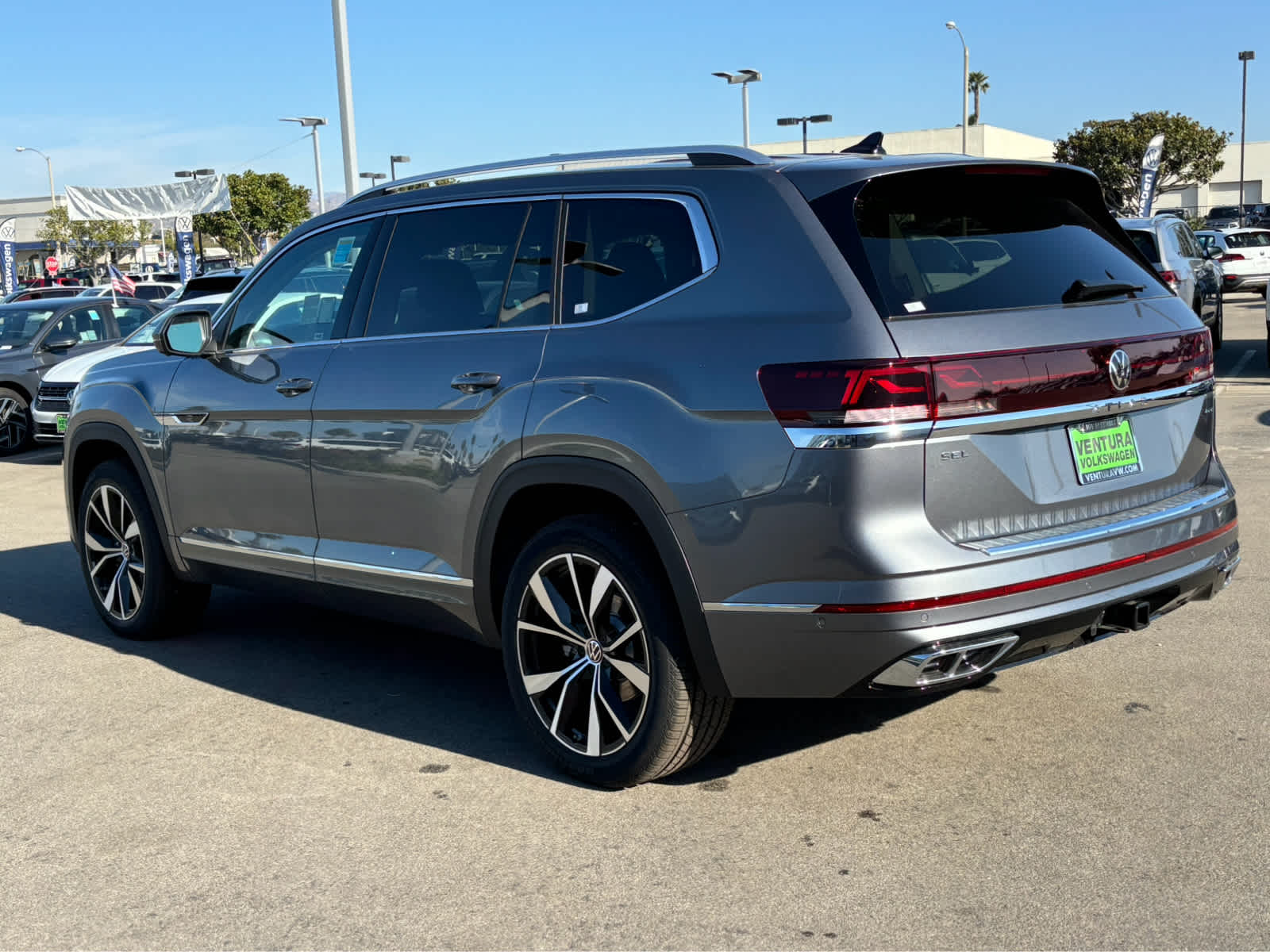 2025 Volkswagen Atlas SEL Premium R-Line photo 6