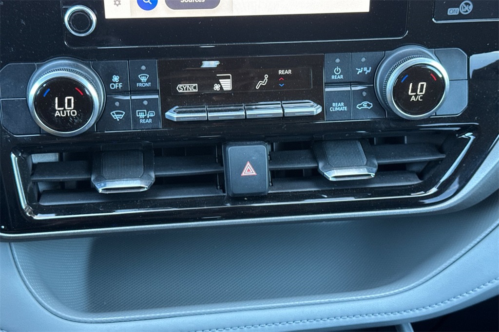 2024 Toyota Highlander LE photo 24