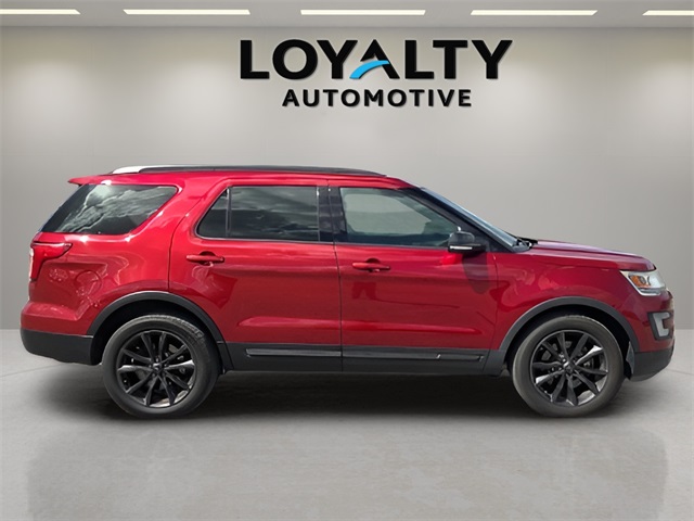 2017 Ford Explorer XLT photo 6