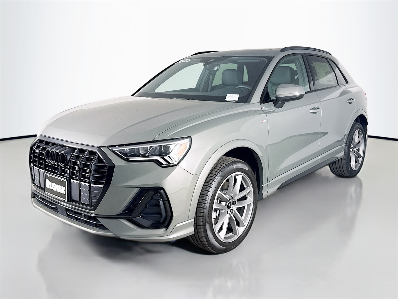 2025 Audi Q3 S line Premium photo 2