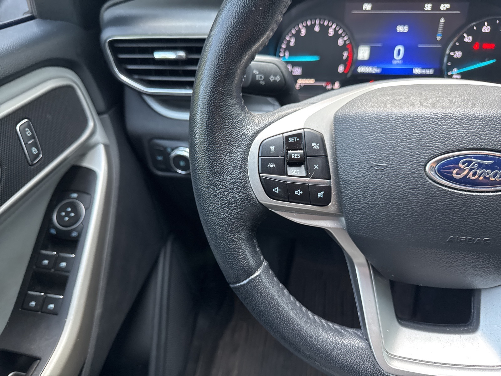 2022 Ford Explorer XLT photo 25