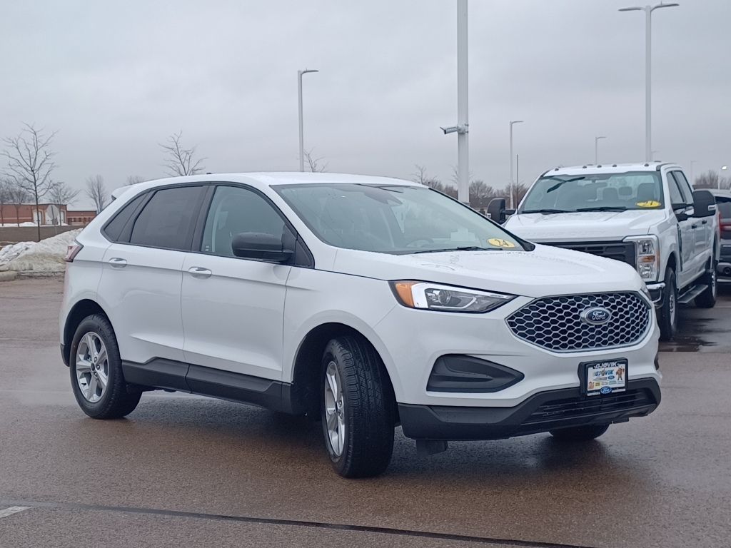 2024 Ford Edge SE photo 3