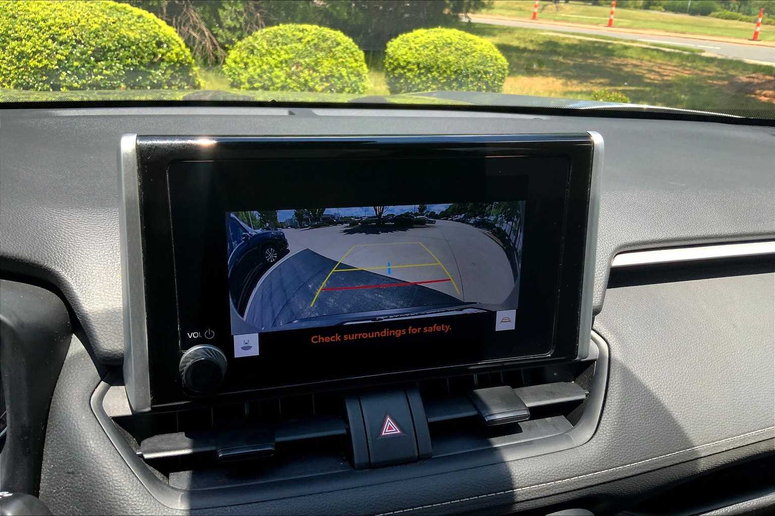 2023 Toyota RAV4 XLE photo 26