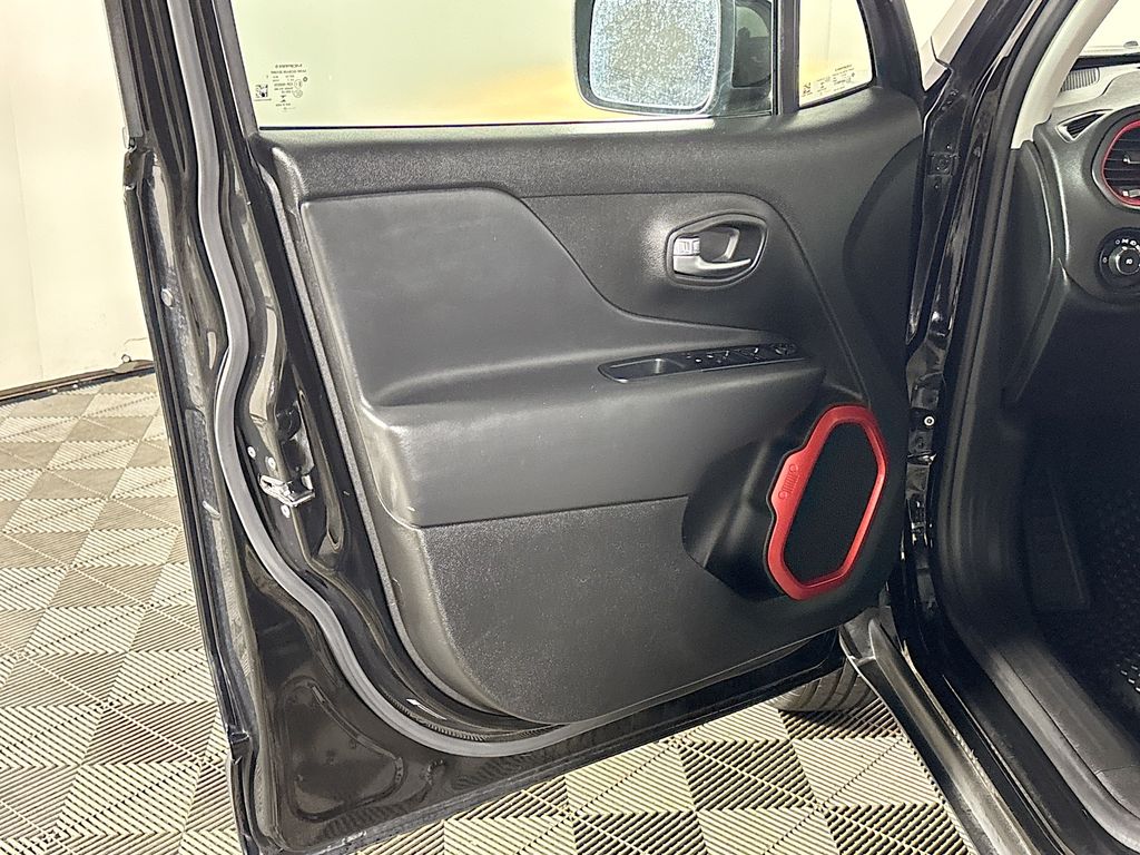2022 Jeep Renegade Trailhawk photo 9