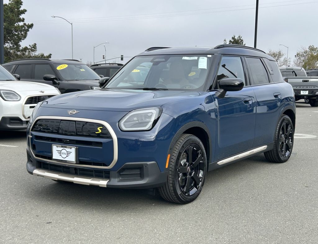 2025 MINI Countryman SE's photo