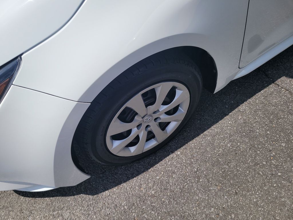 2023 Toyota Corolla LE photo 9