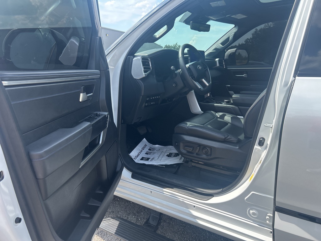 2023 Toyota Sequoia photo 9