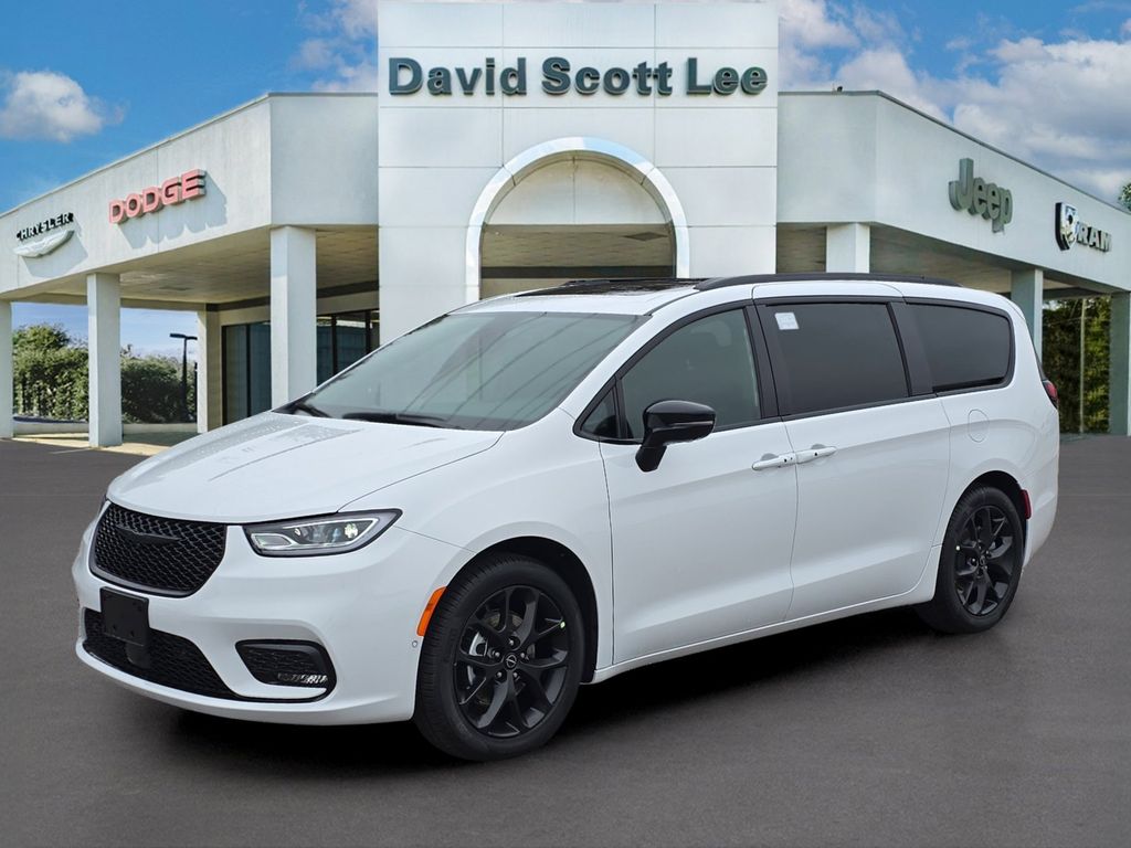 2026 Chrysler Pacifica Limited's photo