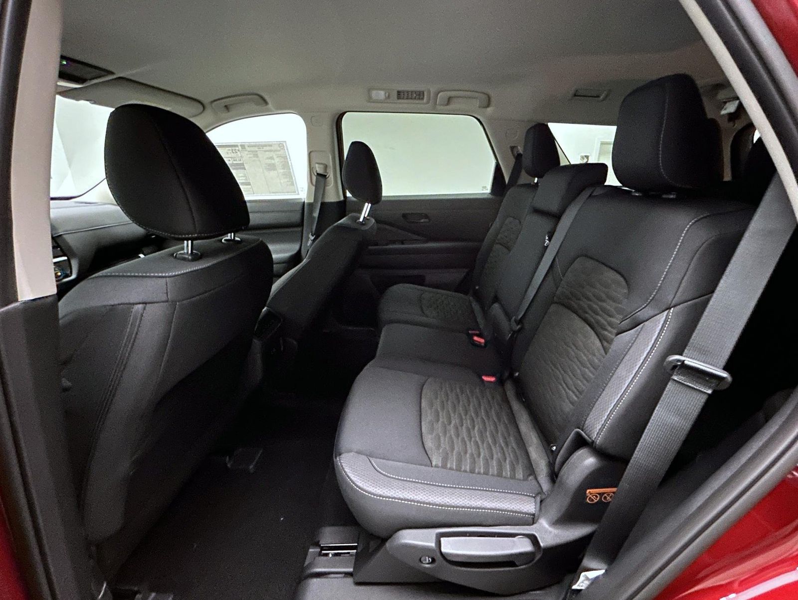 2025 Nissan Pathfinder SV photo 11