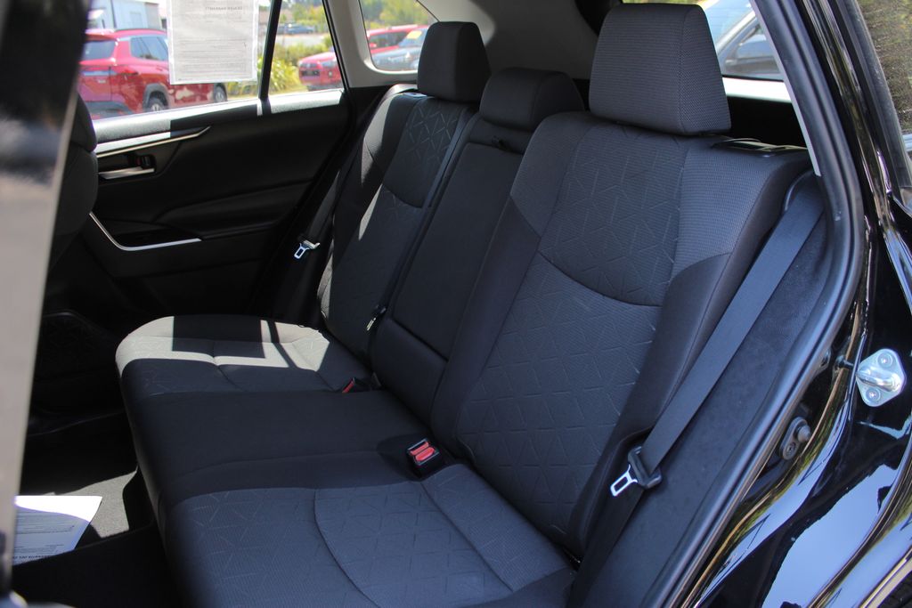 2023 Toyota RAV4 XLE photo 13