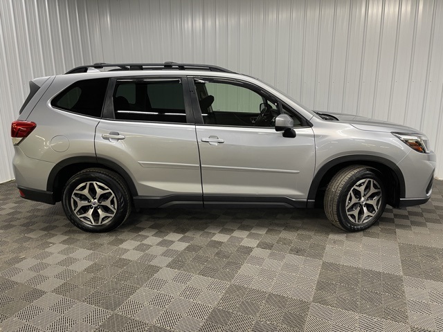 2020 Subaru Forester Premium photo 2
