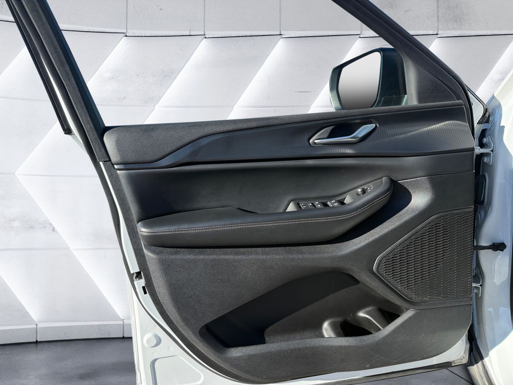 2023 Jeep Grand Cherokee Laredo photo 11