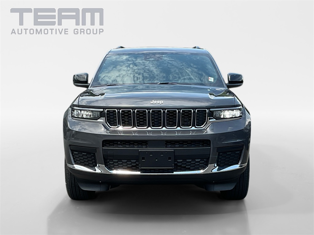 2025 Jeep Grand Cherokee Laredo photo 2