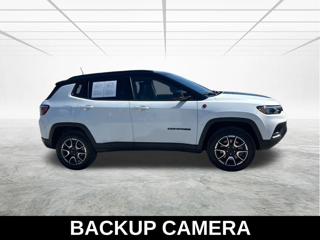 2024 Jeep Compass Trailhawk photo 3