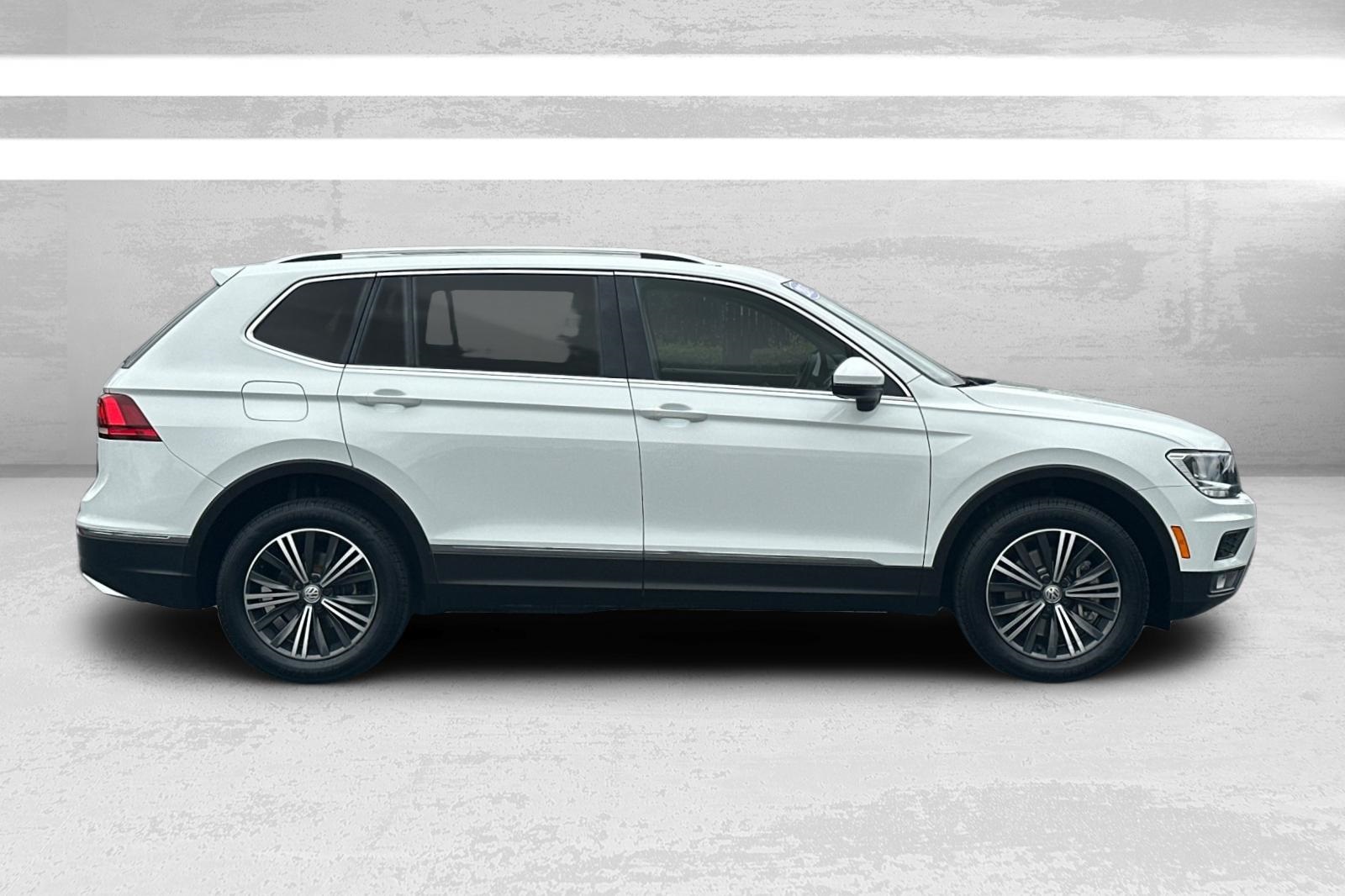2019 Volkswagen Tiguan SEL photo 2
