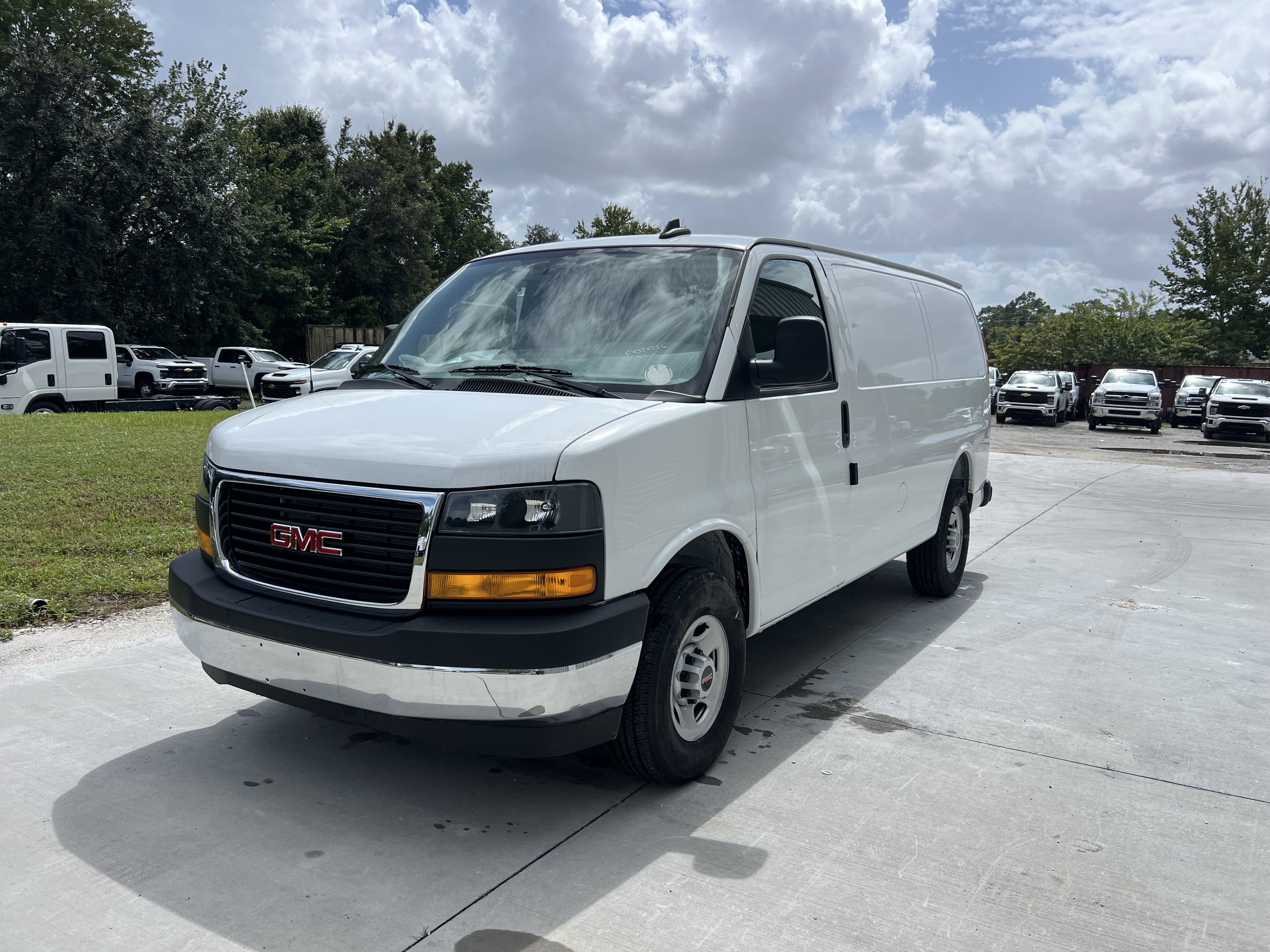 2025 GMC Savana Cargo Work Van's photo