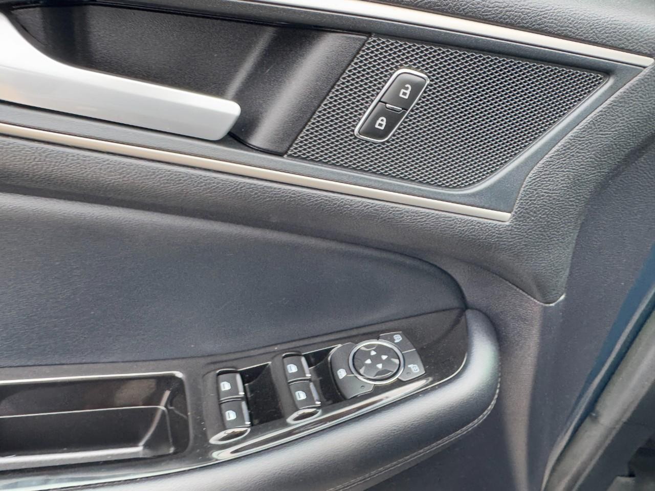2019 Ford Edge SEL photo 14