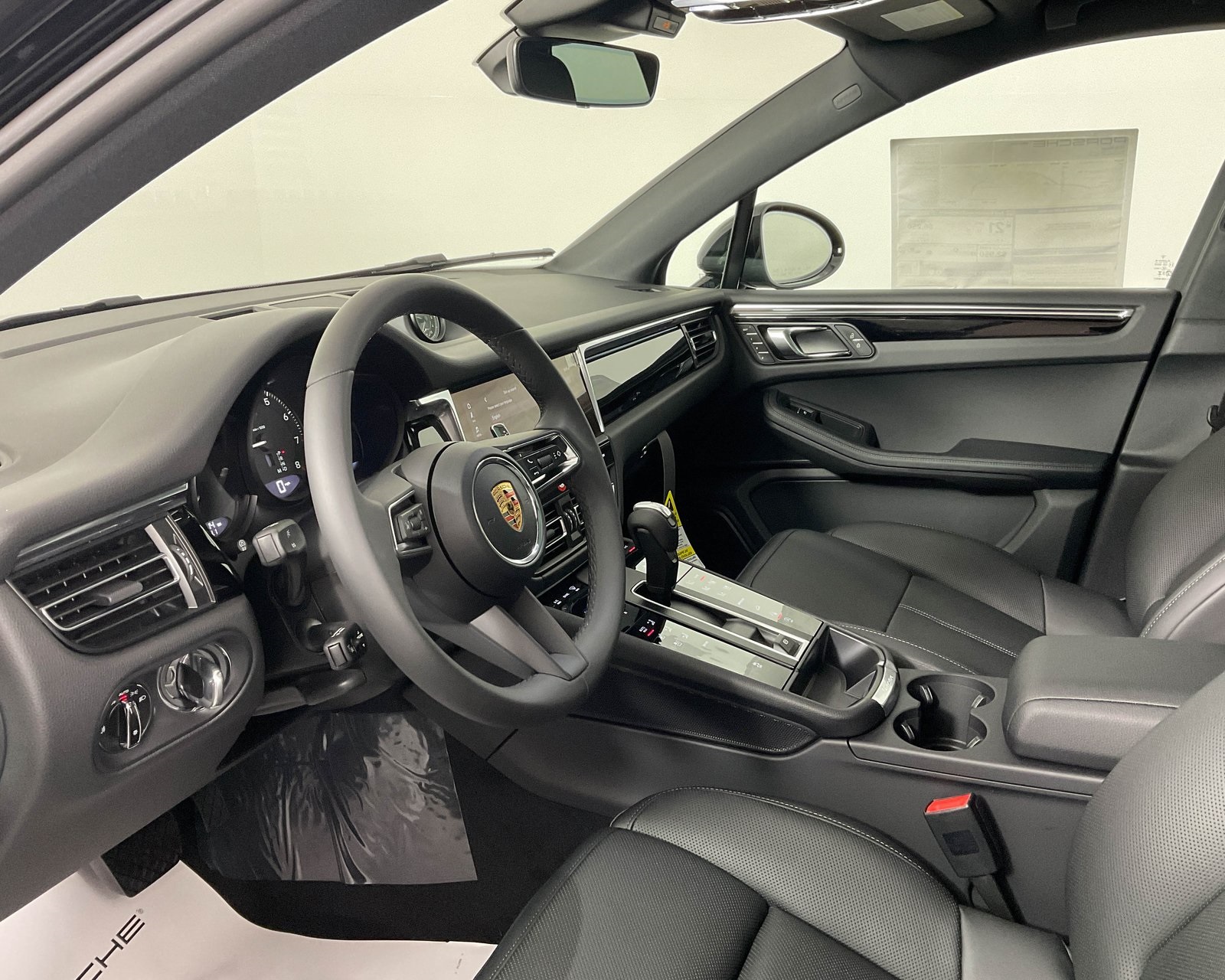 2026 Porsche Macan T photo 4