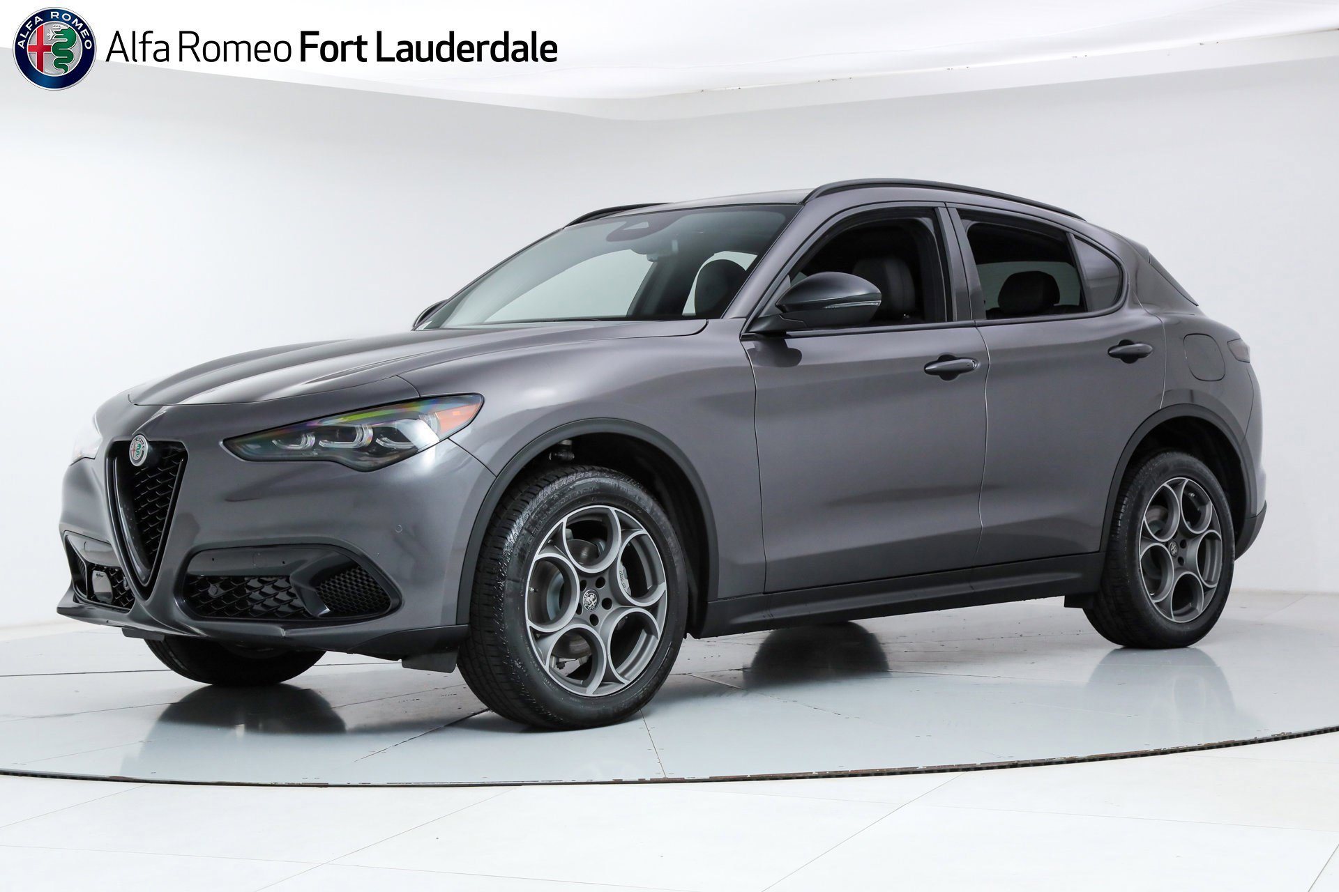 2025 Alfa Romeo Stelvio Base's photo