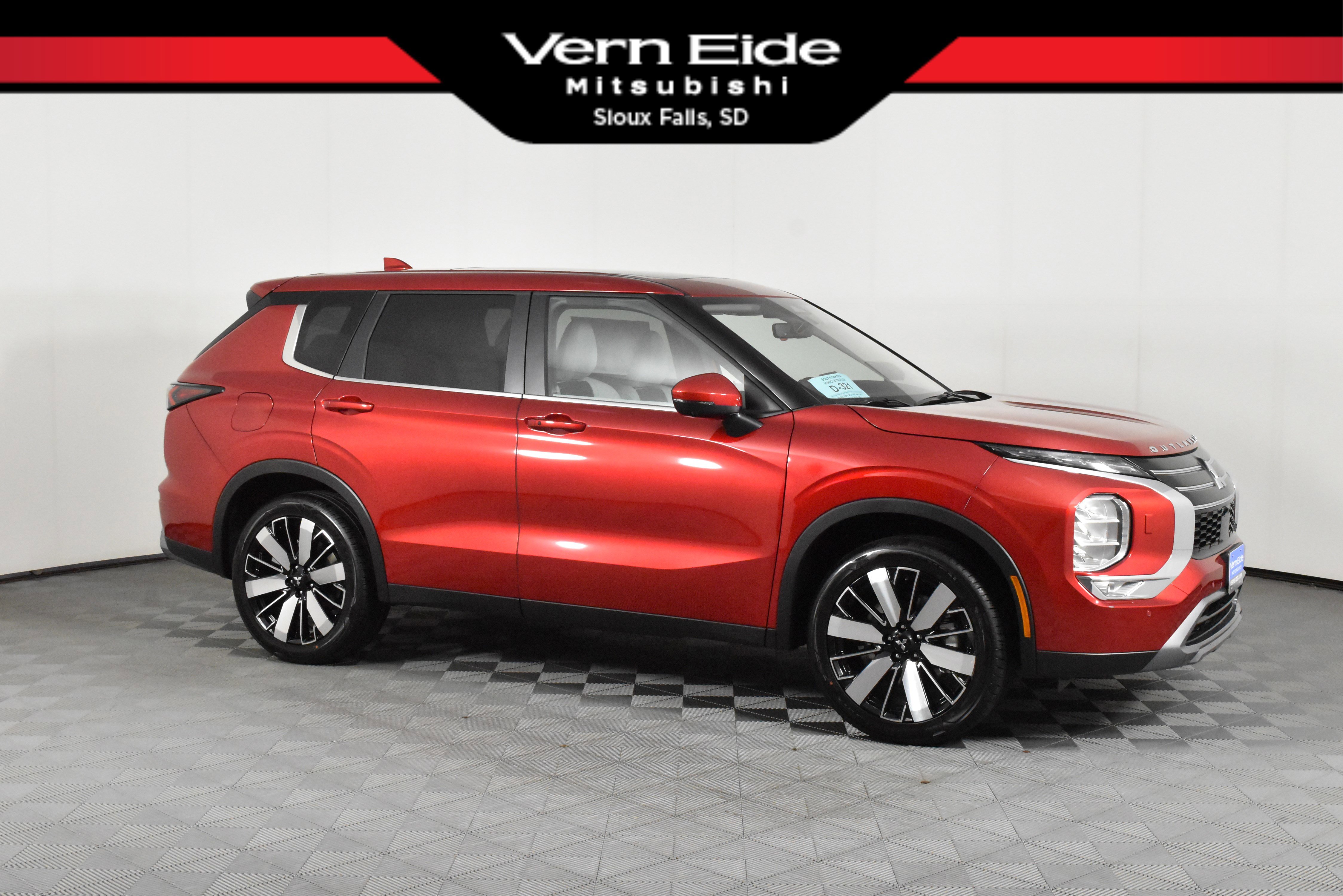 2025 Mitsubishi Outlander SE's photo