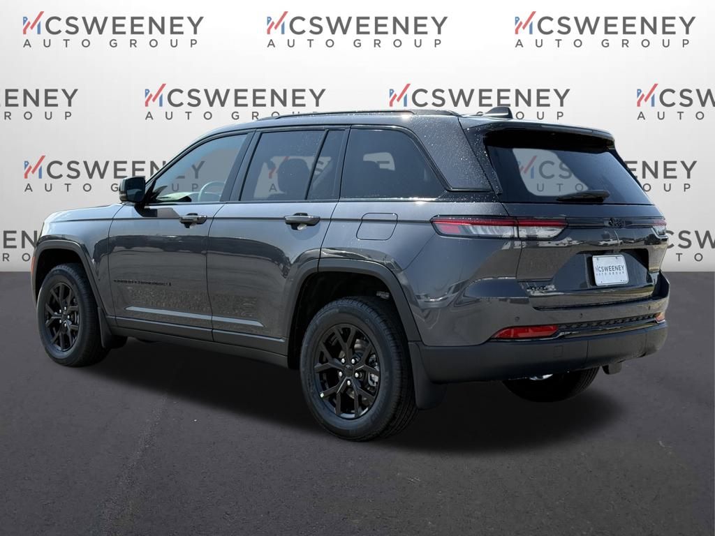 2025 Jeep Grand Cherokee Altitude photo 3