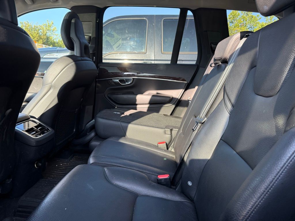 2016 Volvo XC90 T6 Momentum photo 8