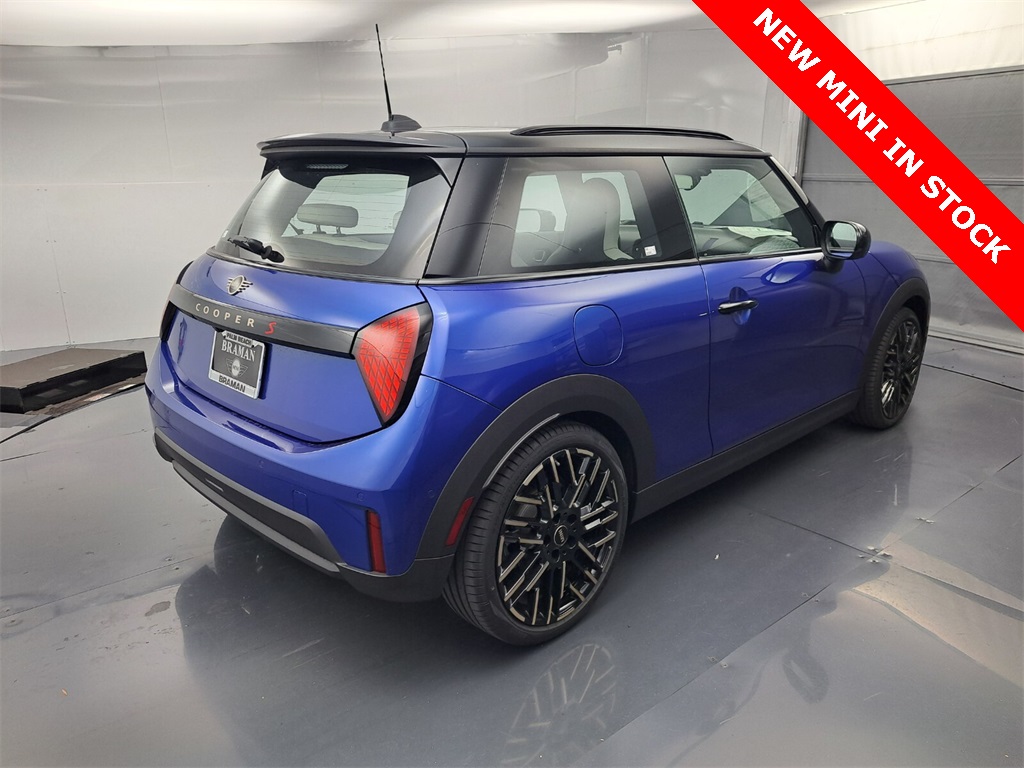 2025 Mini Cooper S 2 Door Hardtop Iconic photo 3