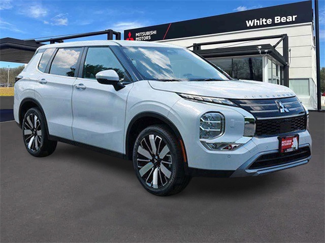 2025 Mitsubishi Outlander SE's photo