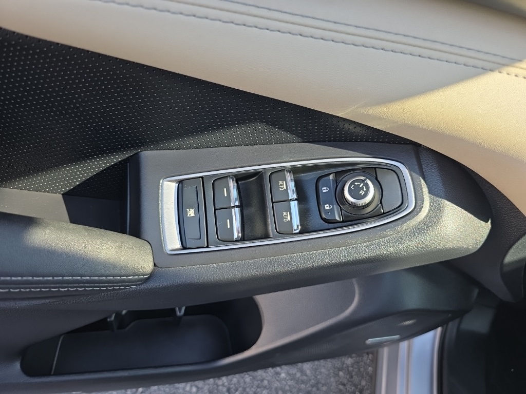 Used 2022 Ice Silver Metallic Subaru Limited image 22