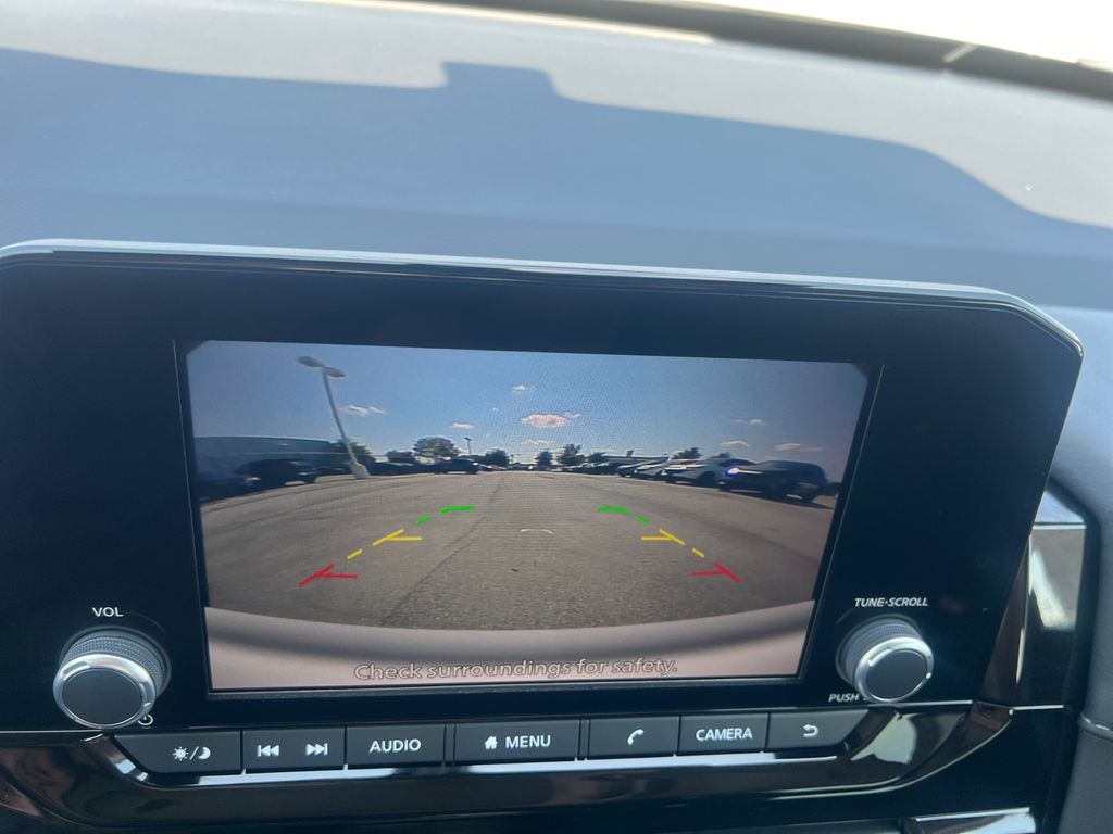 2025 Nissan Pathfinder SV photo 9