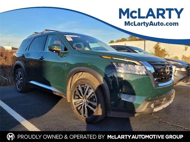 2024 Nissan Pathfinder Platinum's photo