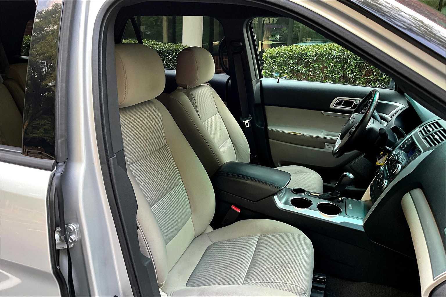2013 Ford Explorer XLT photo 8