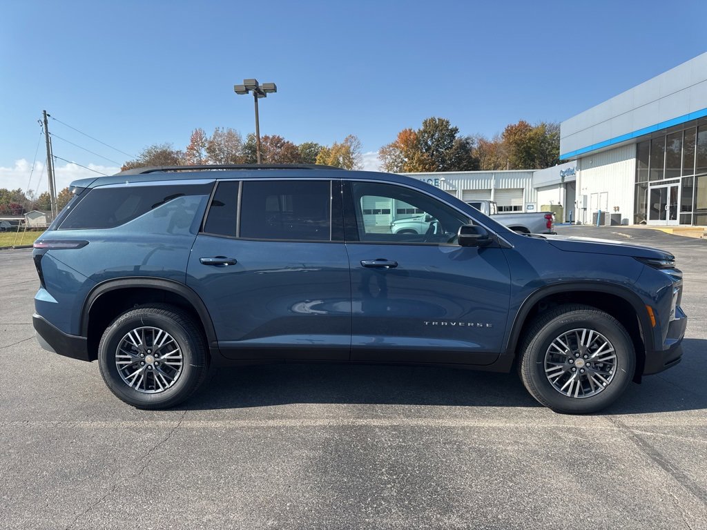 2026 Chevrolet Traverse photo 2