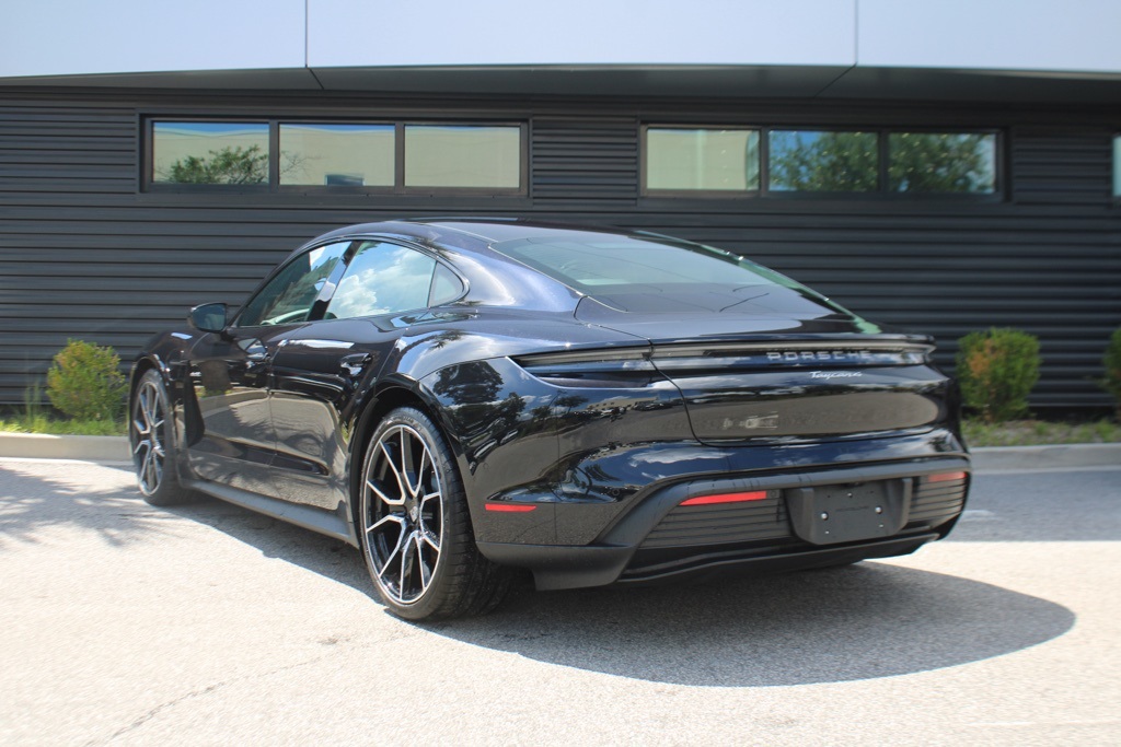 2025 Porsche Taycan 4 photo 3