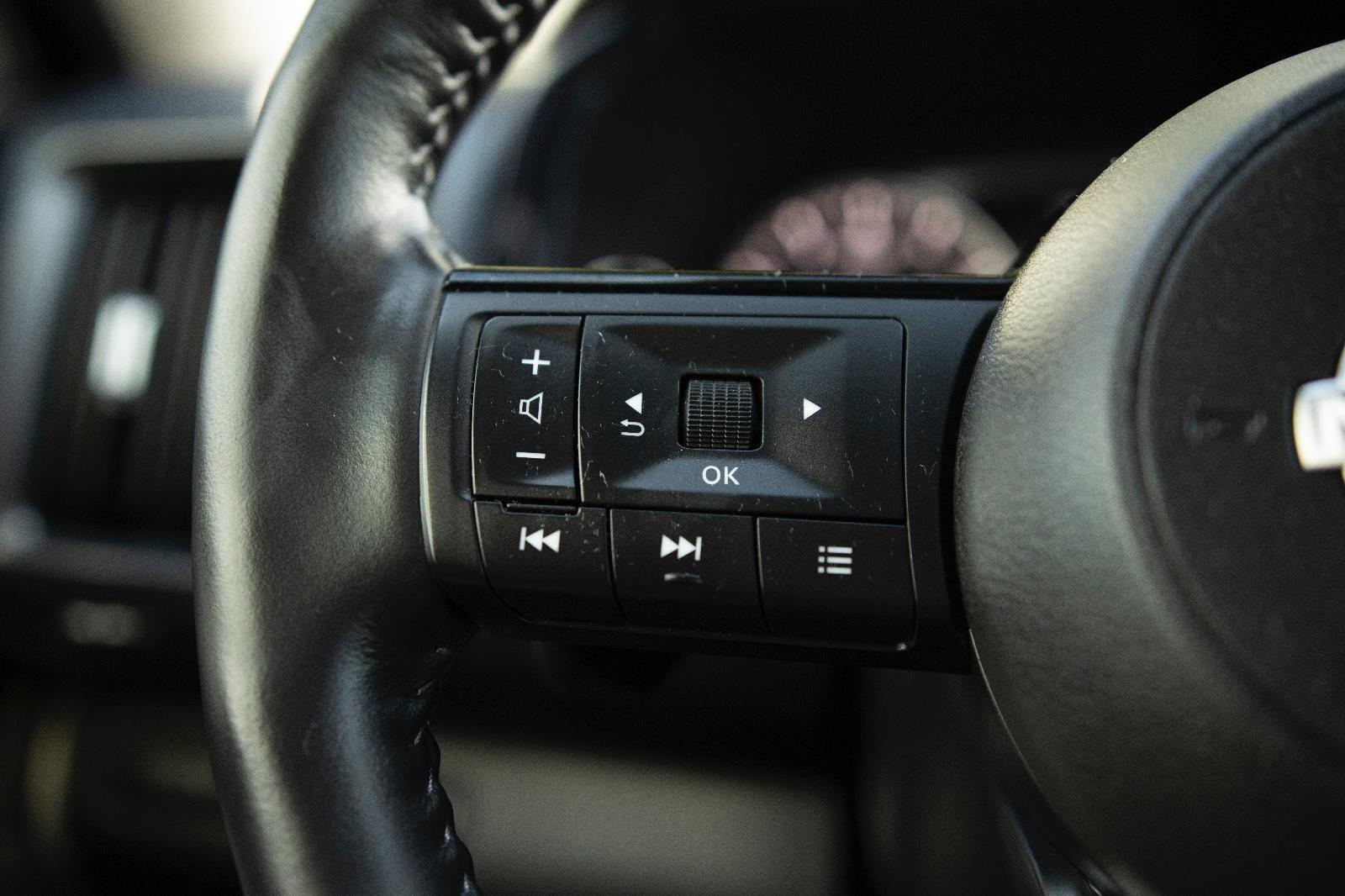 2024 Nissan Pathfinder SL photo 5
