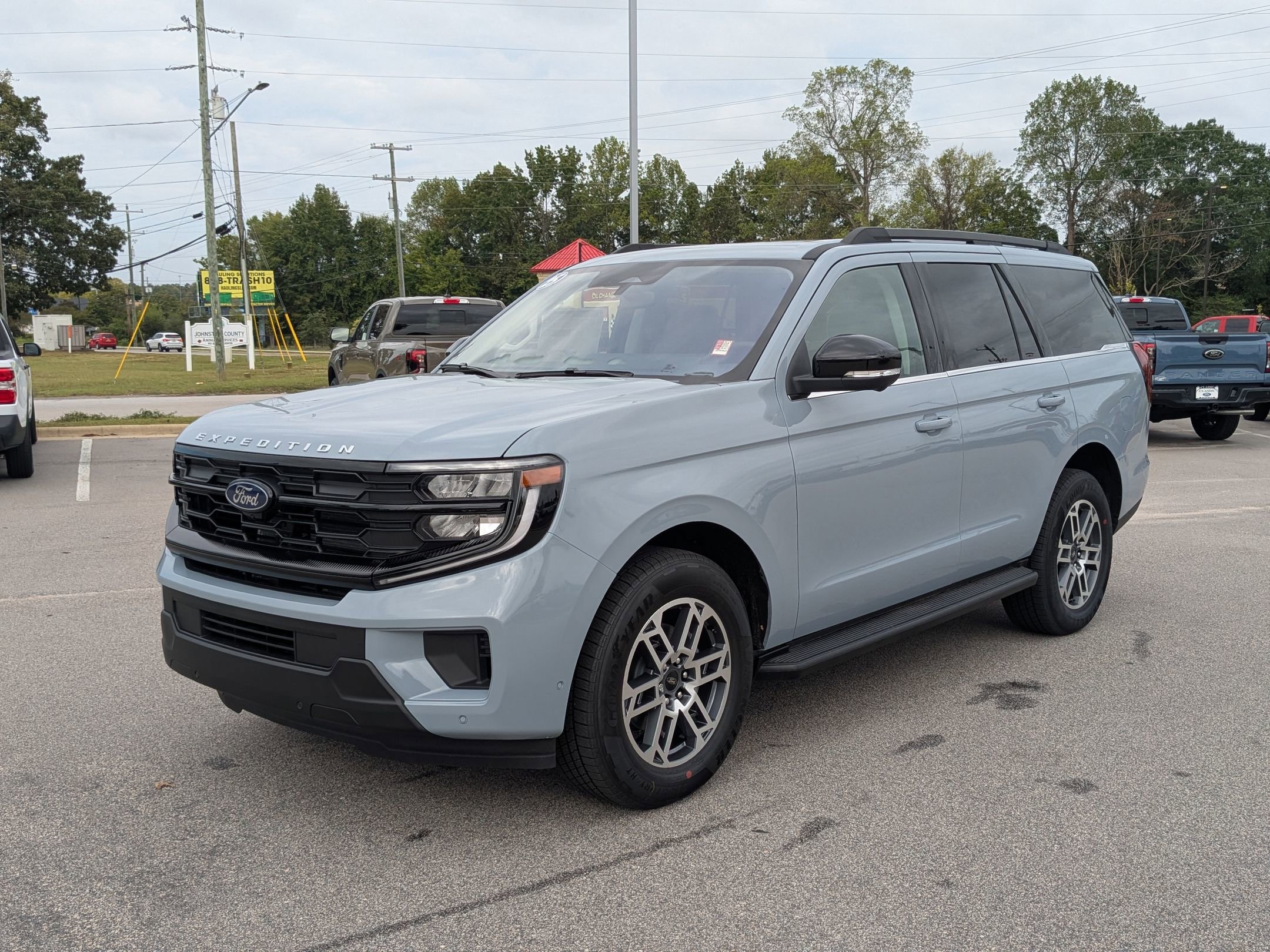 2025 Ford Expedition Active's photo