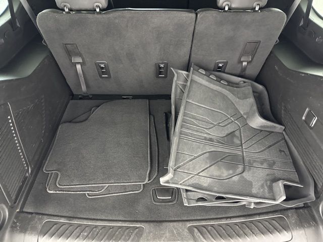2022 Chevrolet Suburban LT photo 23