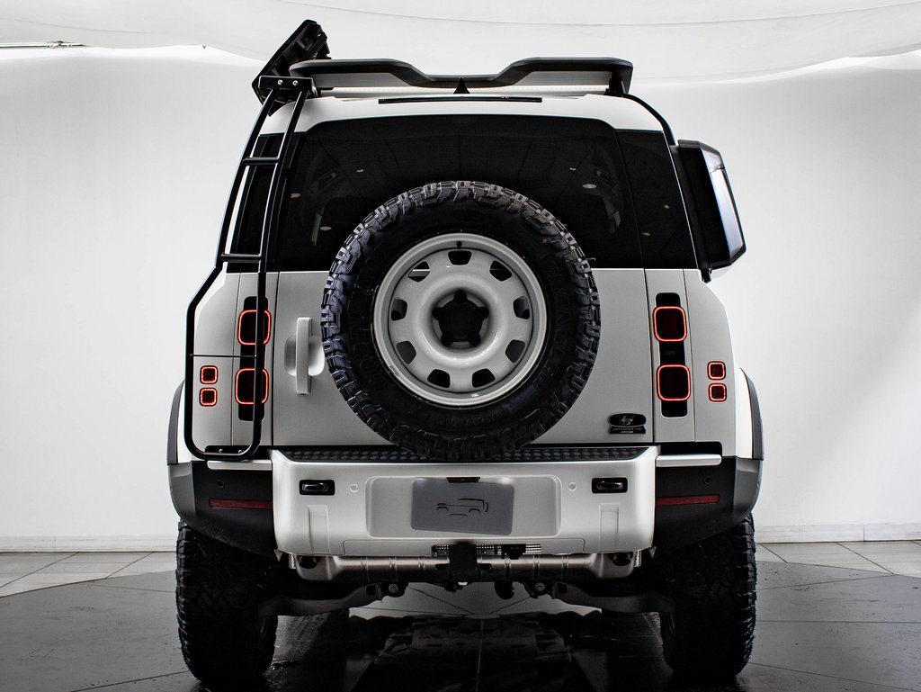 2024 Land Rover Defender 110 S photo 7